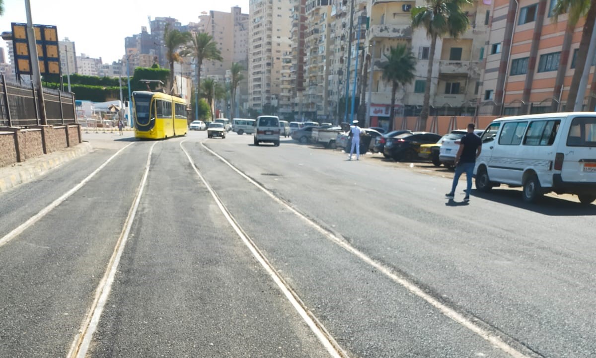 محافظ الإسكندرية يكلف مديرية الطرق بسرعة ترميم الأسفلت المتهالك بالشوارع