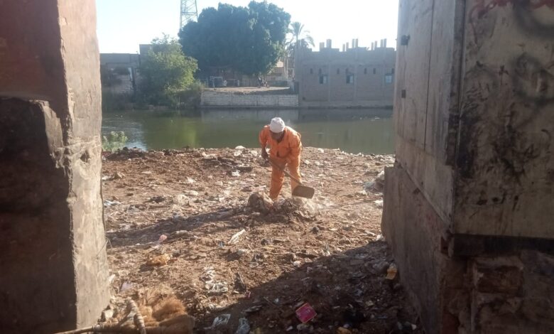علاء شعراوي ... تكثيف أعمال النظافة الميدانية بحي غرب سوهاج