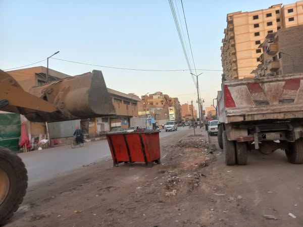 علاء شعراوي ... تكثيف النظافة الميدانية بحي غرب سوهاج