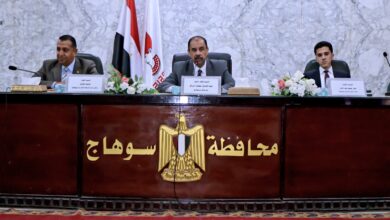 محافظ سوهاج ورئيس فرع الرقابة الإدارية يكرمان 5 من مديري إدارات المراجعة والحوكمة تقديرًا لجهودهم في مكافحة الفساد
