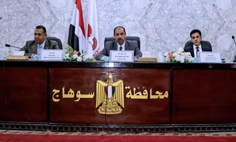 محافظ سوهاج ورئيس فرع الرقابة الإدارية يكرمان 5 من مديري إدارات المراجعة والحوكمة تقديرًا لجهودهم في مكافحة الفساد