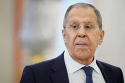 وزير خارجية روسيا يتهم الغرب بعرقلة محادثات السلام مع أوكرانيا