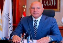الصناعه ومحافظ الإسكندرية يبحثان مشكلات المستثمرين الصناعيين بالمحافظة. 