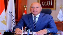 الصناعه ومحافظ الإسكندرية يبحثان مشكلات المستثمرين الصناعيين بالمحافظة. 