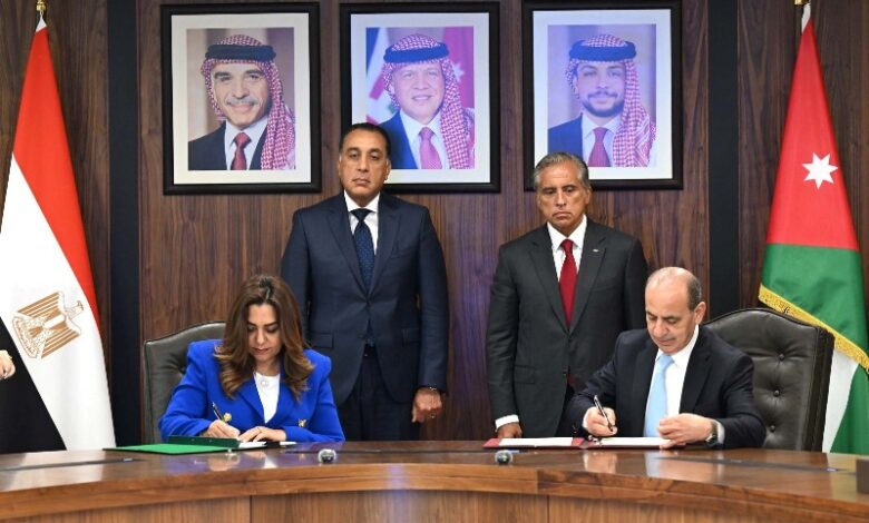 رئيسا وزراء مصر والأردن يشهدان توقيع 10 وثائق تعاون بين البلدين