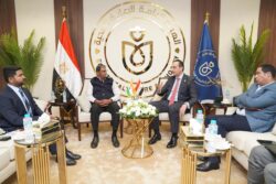 رئيس هيئة الرعاية الصحية يبحث مع سفير الهند سبل تعزيز التعاون المشترك