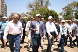 وزير الإسكان ومحافظ القاهرة يتفقدان مشروع إحياء حديقة الأزبكية