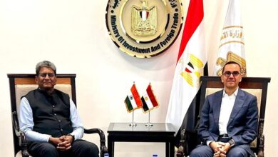 وزير الاستثمار والتجارة الخارجية يلتقى بسفير الهندي بالقاهرة