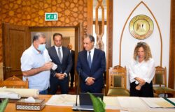 وزير الخارجية يتابع مشروع توثيق المستندات ذات القيمة التاريخية بوزارة الخارجية