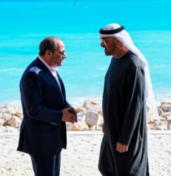 أجواء ودية تجمع الرئيس السيسى والشيخ محمد بن زايد على مائدة إفطار بالعلمين. 