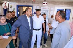 محافظ سوهاج يوقف مسئولين عن العمل ويحيل آخرين للتحقيق بقرية البربا