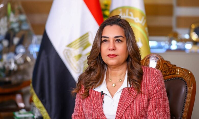 وزيرة التنمية تتابع مع محافظ مطروح تداعيات حاد/ث انقلاب قطار بمطروح