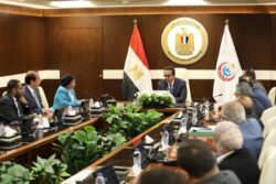 وزير الصحة يترأس اجتماعًا دوريًا لمتابعة كفاءة تقديم الخدمات الصحية. 