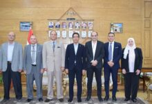 رئيس جامعة بنها يستقبل وفدا ممثلا عن لجنة قطاع الآداب بالمجلس الأعلي للجامعات.