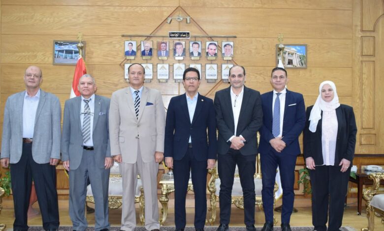 رئيس جامعة بنها يستقبل وفدا ممثلا عن لجنة قطاع الآداب بالمجلس الأعلي للجامعات.
