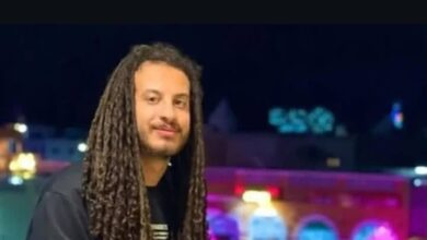 القبض على "الرسام خالد" بتهم نشر الفسق والفجور والتحريض على الانحلال الأخلاقي.