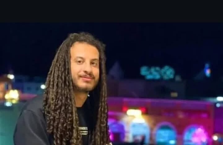 القبض على "الرسام خالد" بتهم نشر الفسق والفجور والتحريض على الانحلال الأخلاقي.