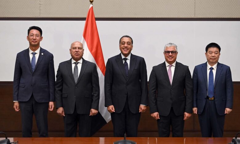 رئيس الوزراء يشهد توقيع عقد إنشاء مصنع مجموعة سايلون الصينية للإطارات