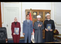 وزارة الأوقاف وجامعة بنها يشهدان توقيع بروتوكول تعاون فى مجال الدعوة. 