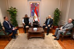 وزير الصناعة والنقل يستقبل سفير الهند بالقاهرة لبحث التعاون.