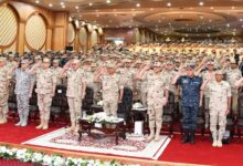 وزير الدفاع والإنتاج الحربى يلتقى بعدد من مقاتلى المنطقة الشمالية العسكرية.