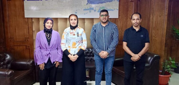 المهندسة نور الهدى رئيس حى العجمي تلتقي بالجمعيات الأهلية 