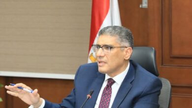 خلال اجتماعه الدوري لمتابعة معدلات الأداء بملفي التقنين والمتغيرات المكانية.