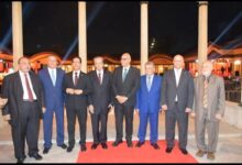 محافظ القليوبية ورئيس جامعة بنها يكرمان رؤساء الجامعة السابقين. 