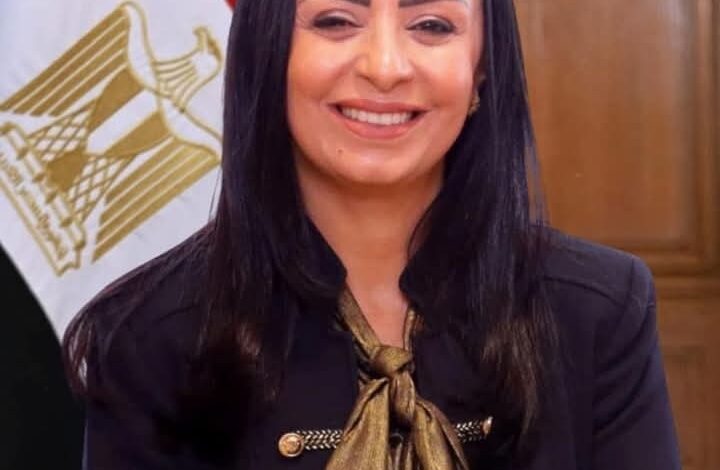 وزيرة التضامن تصدر قرارًا بتكليف الدفعة 105 من خريجي الجامعات لأداء الخدمة العامة.