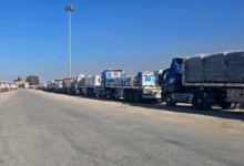 قافلة المساعدات الإنسانية الـ(16) تدخل إلى الفلسطينيين بقطاع غزة