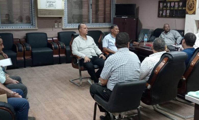 مدير تعليم سوهاج يستعرض خطط وسيناريوهات الإدارات التعليمية لمواجهة الأزمات والكوارث.