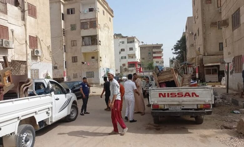 تواصل حملات رفع الإشغالات بحي غرب سوهاج