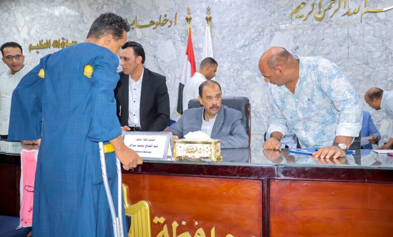 محافظ سوهاج يعقد اللقاء الجماهيري الأسبوعي للاستماع إلى شكاوى وطلبات المواطنين