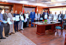 محافظ سوهاج يكرم 15 من المتميزين الحاصلين على مراكز متقدمة بمركز التنمية المحلية بسقارة