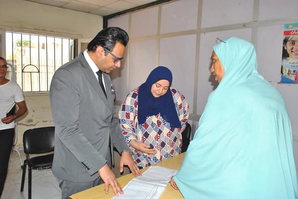 وكيل وزارة الصحة بسوهاج يفاجىء مجمع العيادات والوحدة الصحية بجزيرة شندويل و يحيل الغائبين و المقصرين للتحقيق