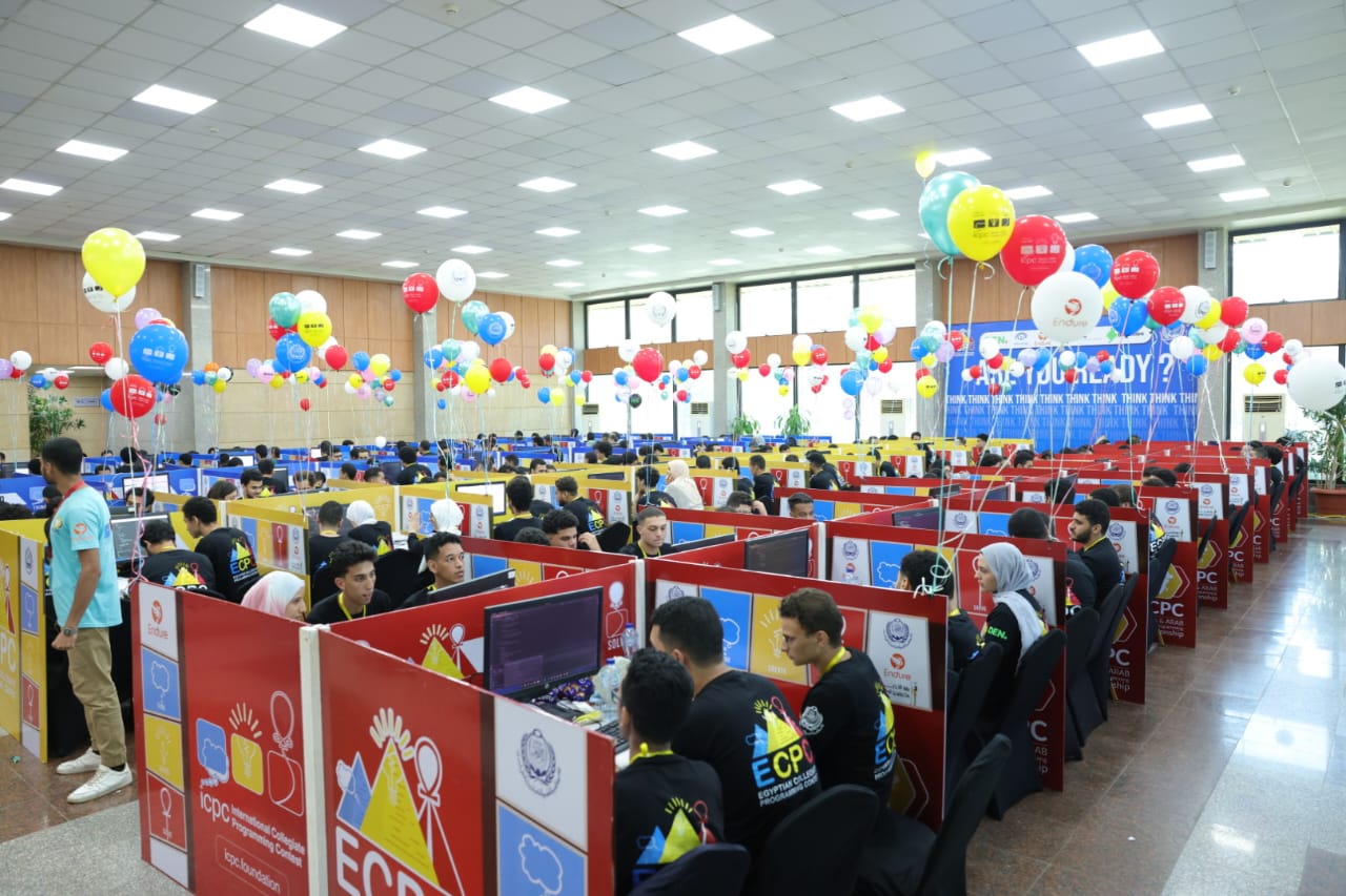 رئيس الأكاديمية العربية يتفقد المرحلة الختامية للمسابقة المصرية للبرمجة لشباب الجامعات 