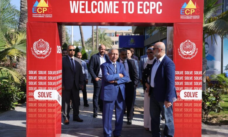 رئيس الأكاديمية العربية يتفقد المرحلة الختامية للمسابقة المصرية للبرمجة لشباب الجامعات 
