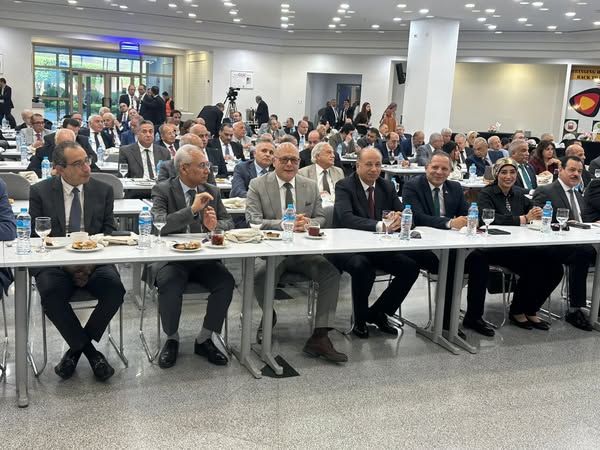 رئيس جامعة سوهاج يشارك بالاجتماع المشترك لمجلسي الجامعات الخاصة والأهلية بالجامعة الألمانية