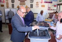 رئيس جامعة سوهاج يدلى بصوته في انتخابات مجلس الشيوخ ٢٠٢٥