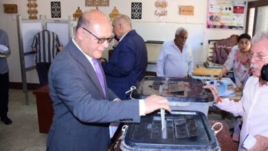 رئيس جامعة سوهاج يدلى بصوته في انتخابات مجلس الشيوخ ٢٠٢٥