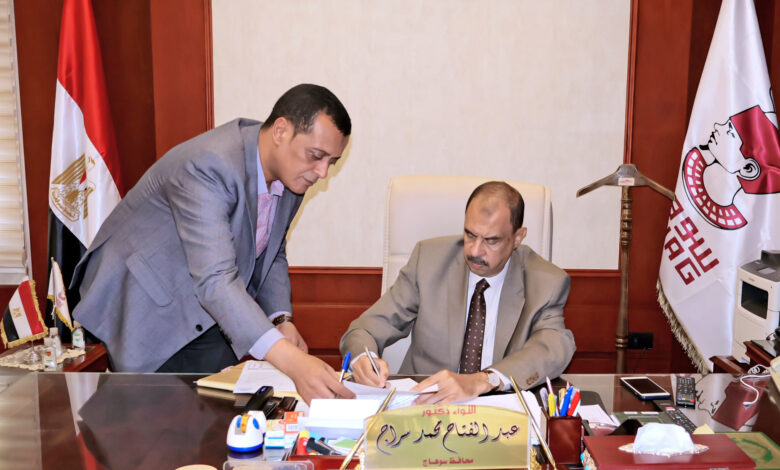 محافظ سوهاج يعقد الاجتماع الدوري لمتابعة خطط تشغيل الأسواق الحضارية الجديدة واستغلالها الأمثل