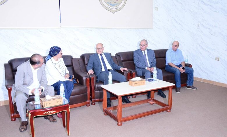 رئيس جامعة سوهاج ورئيس معهد تكنولوجيا المعلومات يناقشان طرح برامج تدريبية جديدة تؤهل الشباب لمواكبة عصر الذكاء الاصطناعي والتحول الرقمي