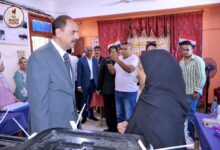 محافظ سوهاج يتفقد عددا من اللجان الفرعية للاطمئنان على سير العملية الانتخابية