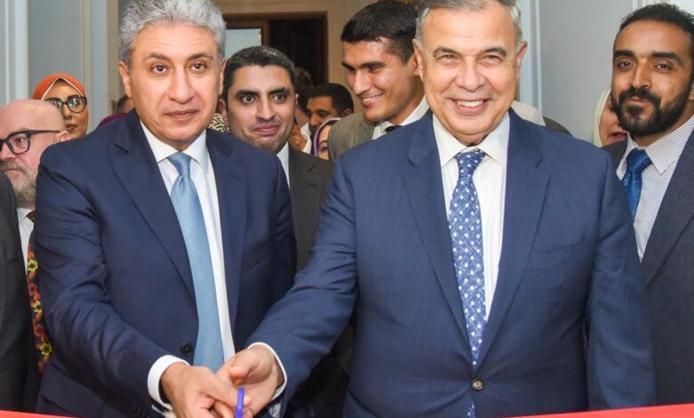 وزير السياحة والآثار ومحافظ الإسكندرية يفتتحان معرض أسرار المدينة الغارقة