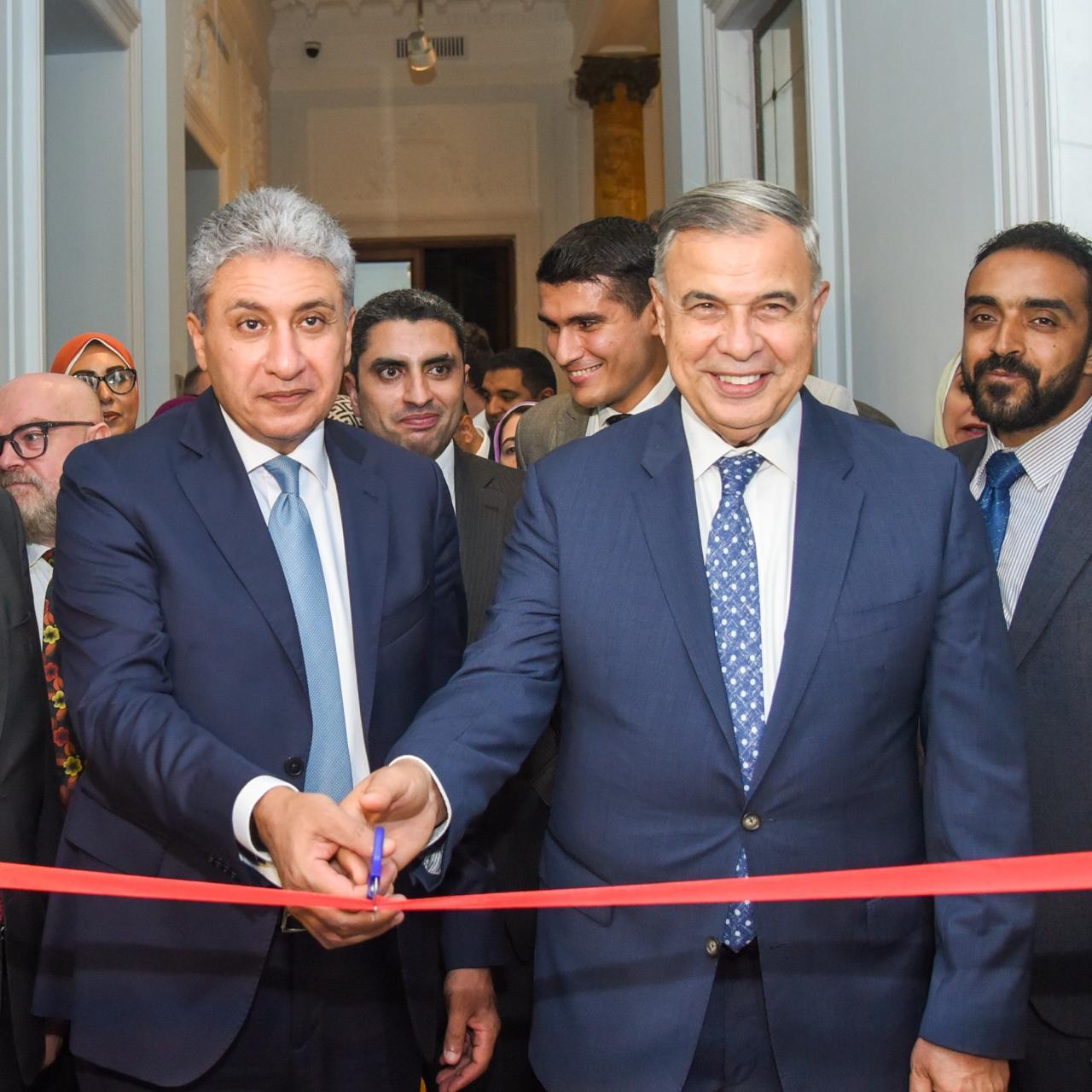 وزير السياحة والآثار ومحافظ الإسكندرية يفتتحان معرض أسرار المدينة الغارقة