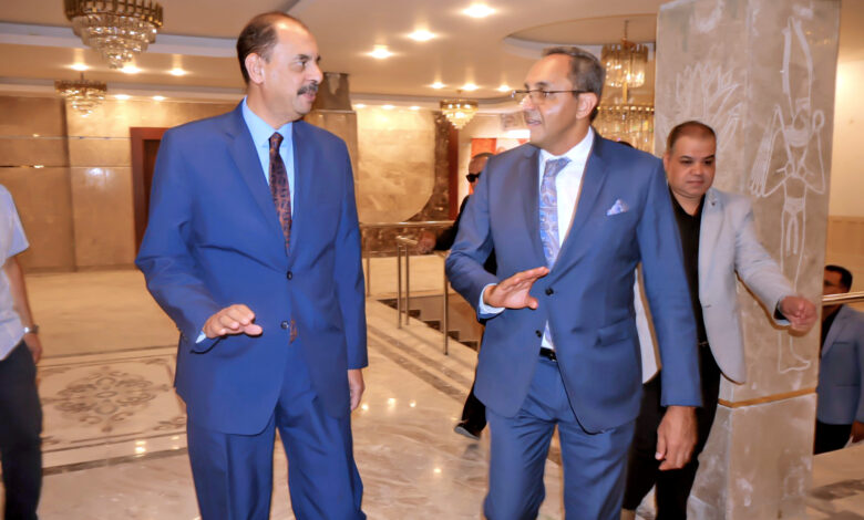 محافظ سوهاج يستقبل محافظ قنا