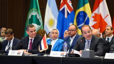 مصر تستضيف أول إجتماع رسمي لمجموعة العشرين لبحث أزمة الأمن الغذائي.  
