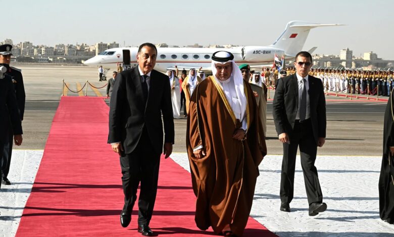 رئيس الوزراء يستقبل ولي عهد مملكة البحرين بمطار القاهرة الدولي. 