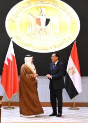 رئيس الوزراء وولي عهد مملكة البحرين يشهدان توقيع 8 وثائق لتعزيز أوجه التعاون. 