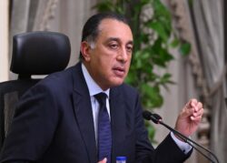 رئيس الوزراء يبدا جولة تفقدية لمشروعات إعادة إحياء مناطق القاهرة التاريخية. 